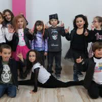Curso baile moderno infantil en Escuela de baile el Almacén, Zaragoza.