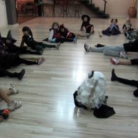 Clase de Baile moderno infantil celebrando Halloween